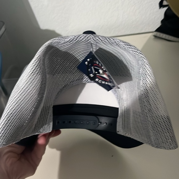 New Seattle Mariners MLB Fan Favorite Trucker Hat One Size Fits All Adjustable - Picture 3 of 10